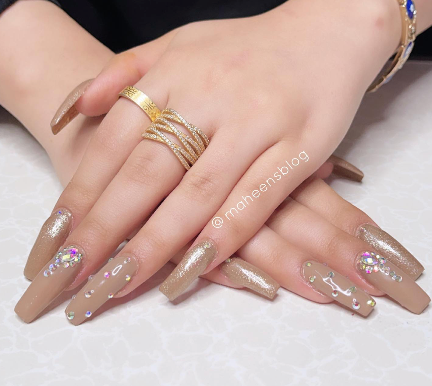 Nude nails with crystals